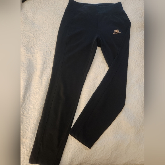 New Balance Ladies M Black Leggings - Picture 2 of 2